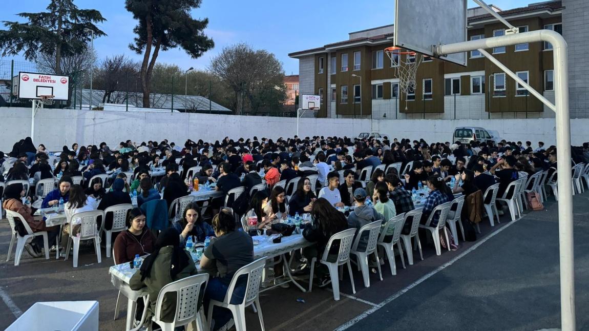 Pertevniyal Lisesi Geleneksel Öğrenci İftarı'nı Yakalaşık 500 Öğrencimiz ile Gerçekleştirdik